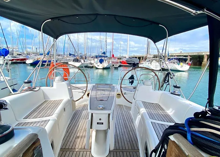 Experience A Bord A La Rochelle Sur Un Voilier Oceanis 40