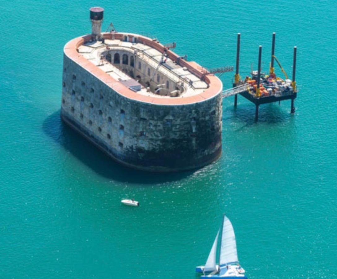 Botel Experience A Bord A La Rochelle Sur Un Voilier Oceanis 40