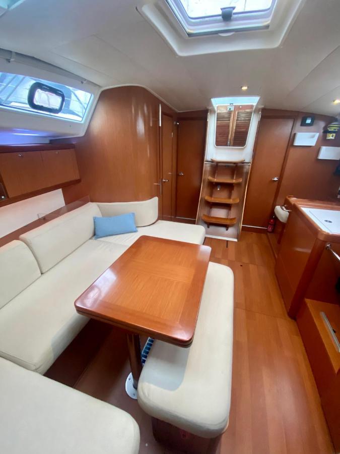 Experience A Bord A La Rochelle Sur Un Voilier Oceanis 40 Botel