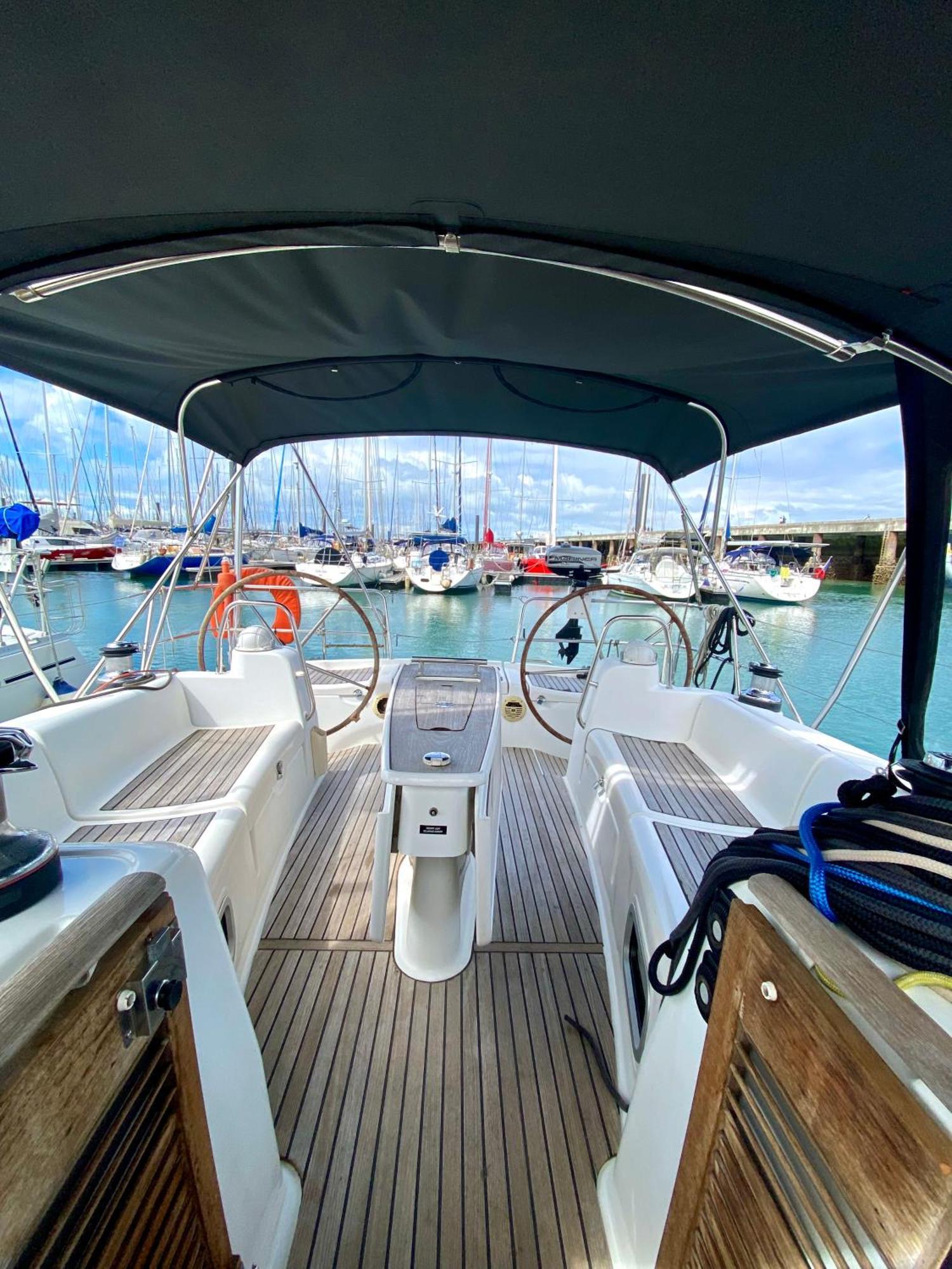 Botel Experience A Bord A La Rochelle Sur Un Voilier Oceanis 40 La Rochelle (Charente-Maritime)